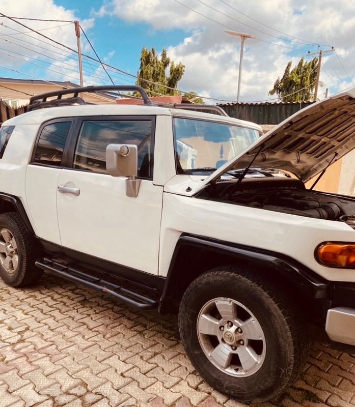 Thumbnail 11 of 2012 Toyota FJ Cruiser